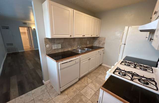 Garden Level Studio Within Walking Distance to Exposition Park! photos photos Garden Level Studio Within Walking Distance to Exposition Park! photos photos