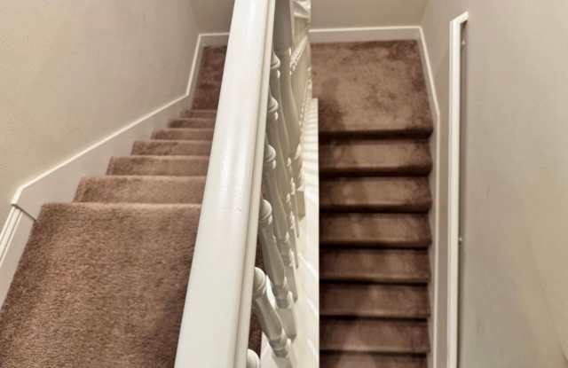 6 bedrooms in Clovis! Gallery 3