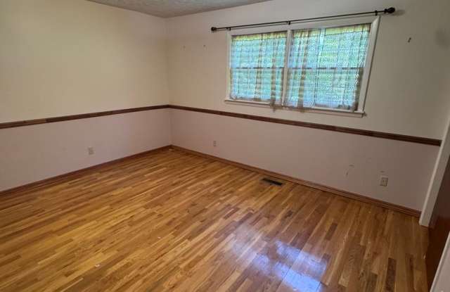 330 Heards Ln, Oxford **MOVE IN SPECIAL** Gallery 4