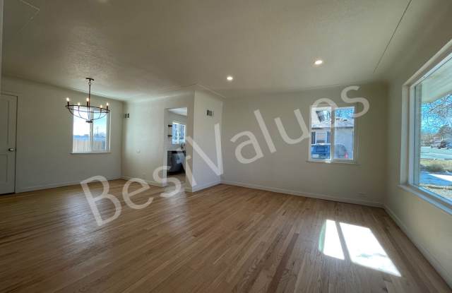 5656 S Lakeview St Gallery 2