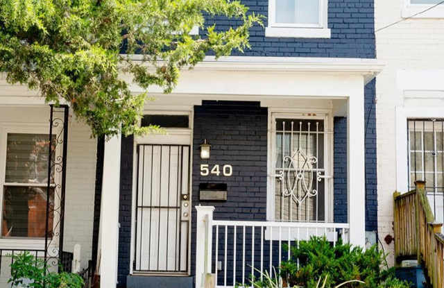 540 HOBART PLACE NW Gallery 2