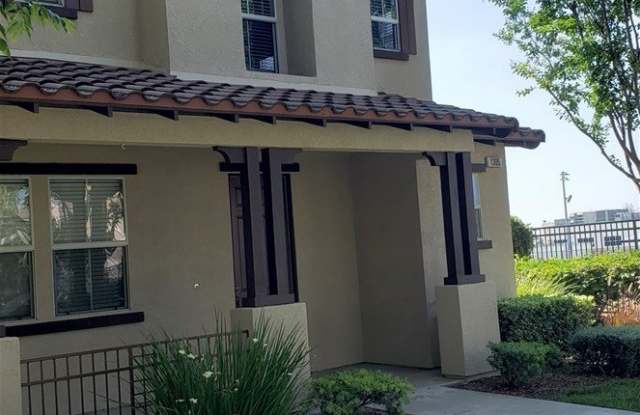 1305 Walraven Court photos photos