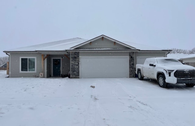 4816 Plumthicket Drive - 4816 Plumthicket Drive, Manhattan, KS 66503
