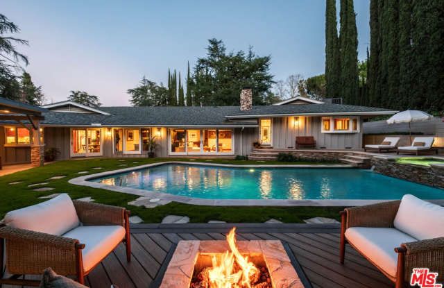4975 Queen Florence Lane photos photos