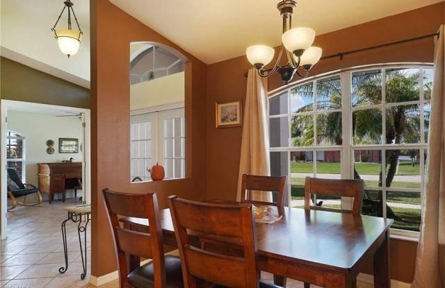 703 SW Santa Barbara Place Gallery 4