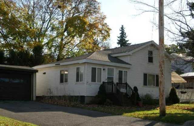 Beautiful 3 bdrm Home! Double Lot! photos photos