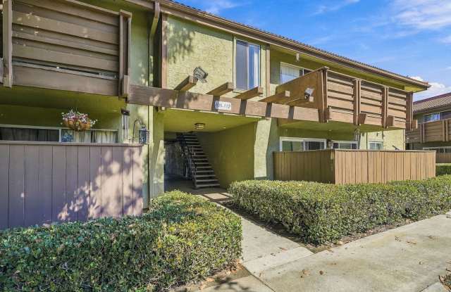 Upstairs 3 bedroom in gated community Gallery 1