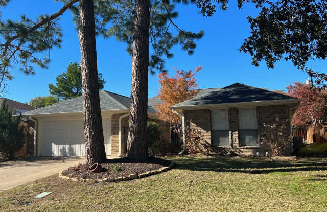 BEAUTIFUL AUTOMATED SMART HOME WITH HEATED JACUZZI SPA - 4910 Millsprings Court, Arlington, TX 76017