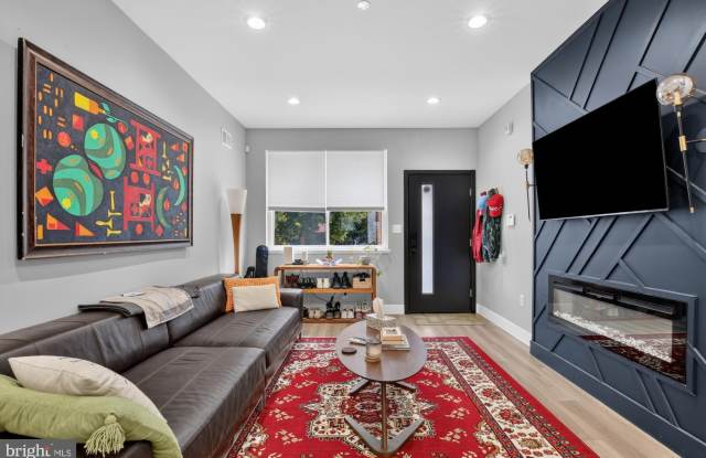 1838 E OAKDALE Street Gallery 3