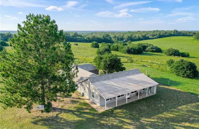 7 acres with 5 bed, 3 bath less than 25 minutes from town! - 9776 Calhoun Road, Robertson County, TX 77808