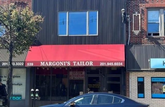 539 Anderson Avenue Gallery 1