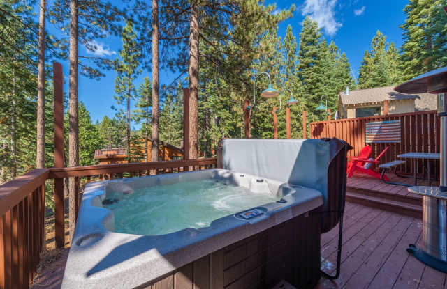 WINTER SKI LEASE: Hot Tub, Pet Friendly, Sleeps 10, Near Northstar Gallery 3