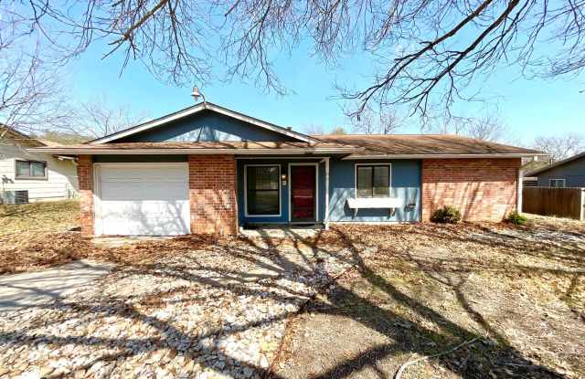 **APPLICATION RECEIVED** *MOVE IN SPECIAL* Beautiful 4-Bedroom Home Near Shopping  Dining in Live Oak photos photos