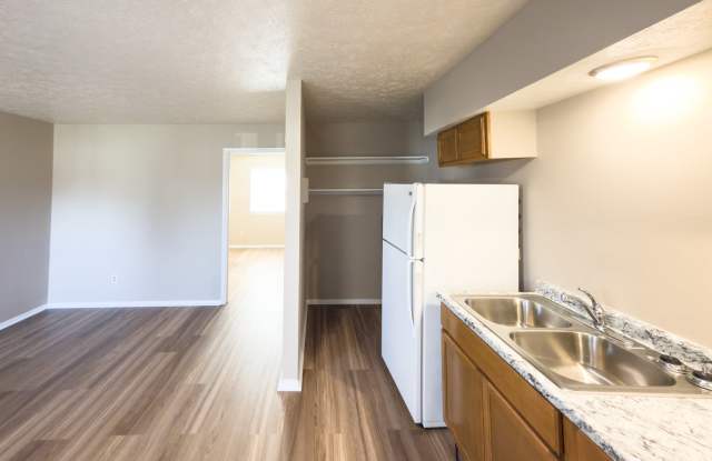 2025 W 4th St - 2025 West 4th Street, Owensboro, KY 42301 2025 W 4th St - 2025 West 4th Street, Owensboro, KY 42301