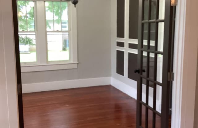 2404 S Whitesburg Drive S - 2404 Whitesburg Drive, Huntsville, AL 35801