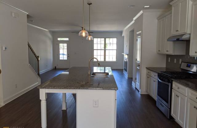 1327 Hillcrest Dr Gallery 2