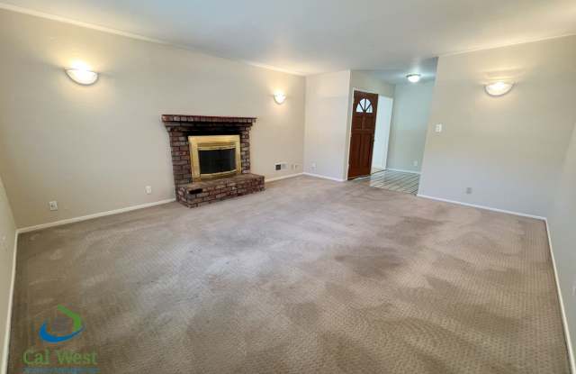 $3495 - 2 Bed/1.5 Bath Duplex in Santa Clara w/ Attached Garage Gallery 4