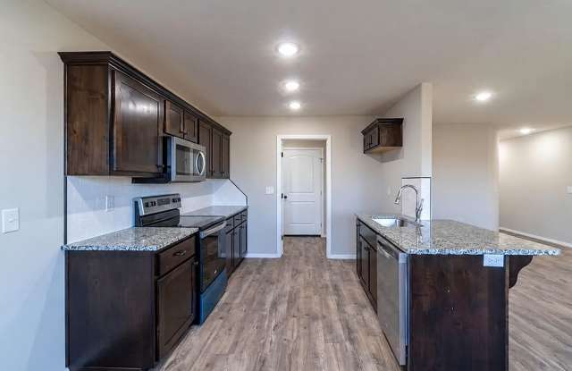 Comfy 3-bedroom, 2-bath home Gallery 3