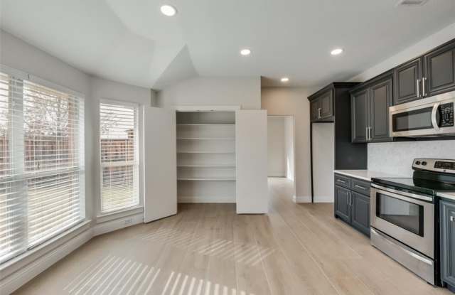 7210 Saturn Drive Gallery 4