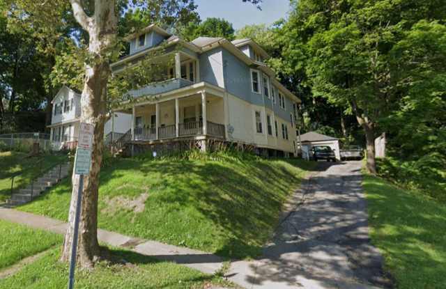 448 Columbus - Available August 1, 2027 - Second Floor 3 Bedroom Flat Gallery 3