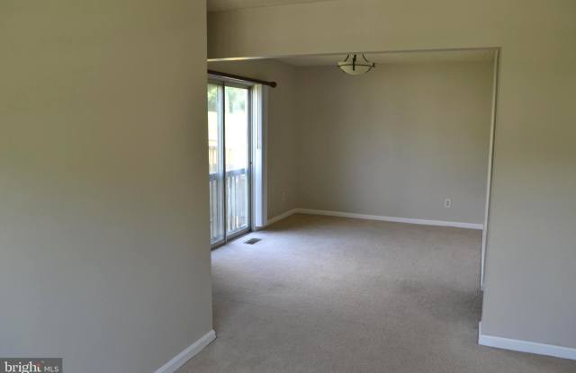 443 DARBY LANE Gallery 3