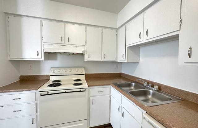 Courtyard Apartments Gallery 4