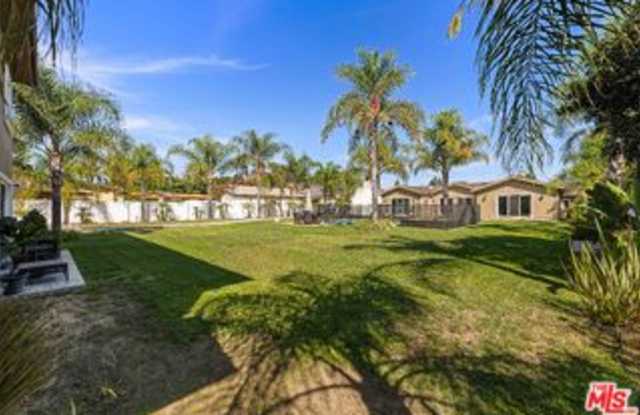 8817 Encino Avenue Gallery 4