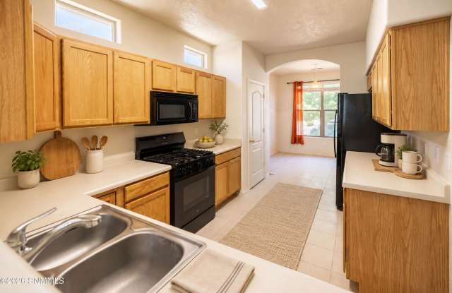 Gorgeous home in Sonoma Ranch Gallery 4