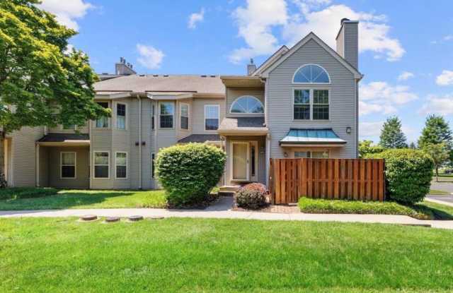 3204 DANBURY Court Gallery 1