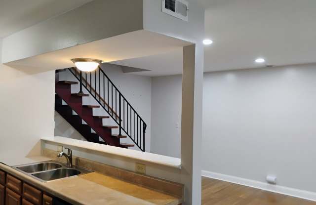 1226 COVE Drive Gallery 3