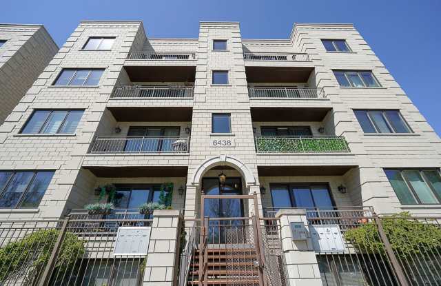 PRICE REDUCED!! Luxury 3BR/2BA Condo (Parking Included) – Prime Hyde Park & Modern Finishes! photos photos