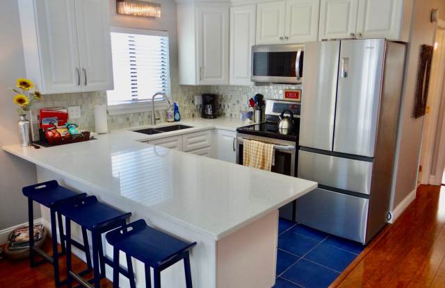 Updated and Modern 2 Bed/2 Bath End Unit in Golf Colony For Annual Lease - 1881 Colony Drive, Horry County, SC 29575