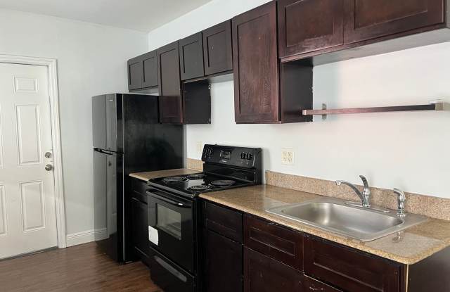 Charming Apartment complex Gallery 1