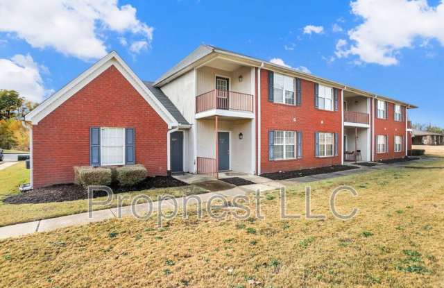798 Barrington Woods Cv Gallery 1