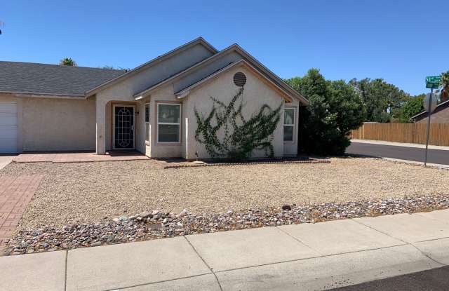 Lovely 3 Bedroom home for rent close to Thunderbird Medical! photos photos
