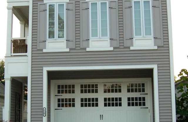 520 YOUNG Street Gallery 2