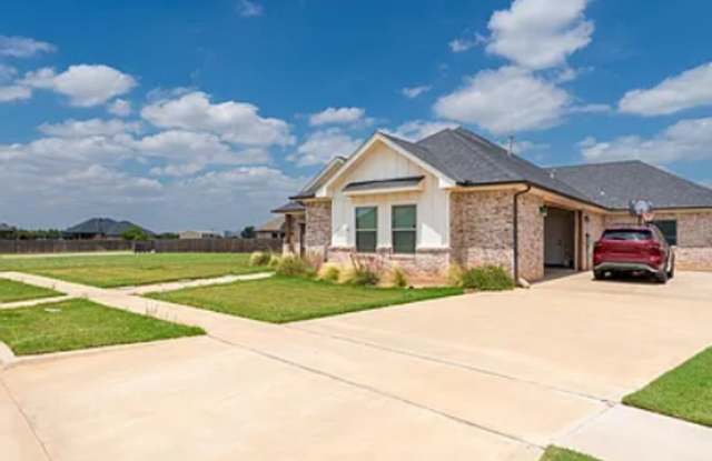 Fully Furnished 4 bed 2 bath Gallery 3