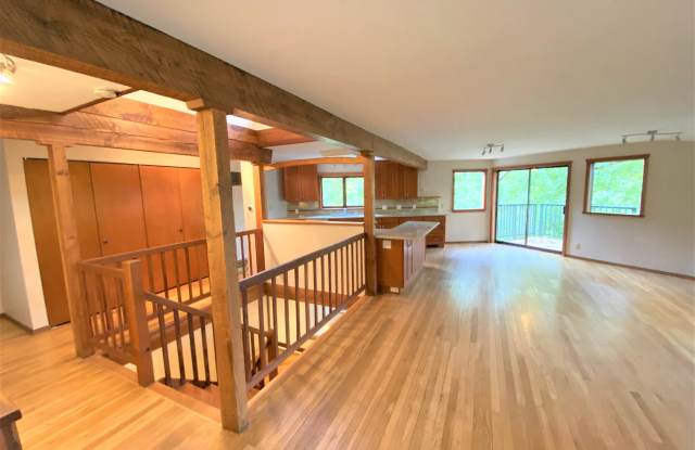 517 Lake Washington Boulevard South Gallery 4