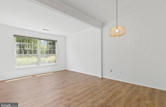 1530 SPRING GATE Drive Gallery 4