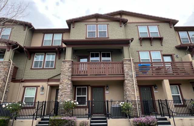 Immaculate Tri-level 3 Bedroom 3 Bath San Jose Townhome - 478 South 22nd Street, San Jose, CA 95116