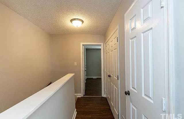 Room in 2 Bedroom Home at Bona Ct photos photos