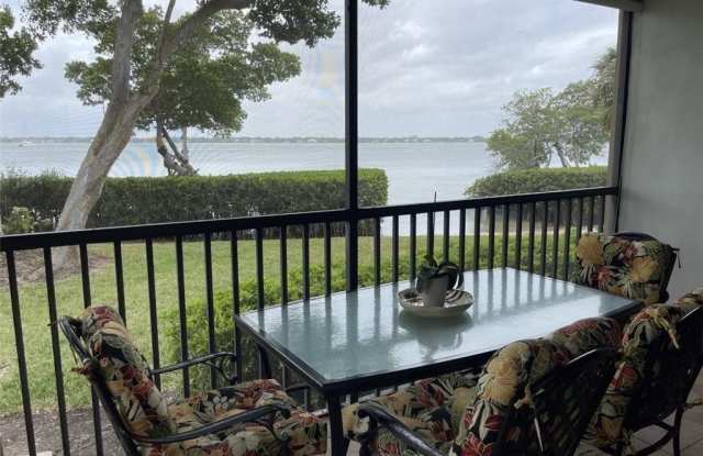 264 NE Edgewater Drive unit: 102 photos photos