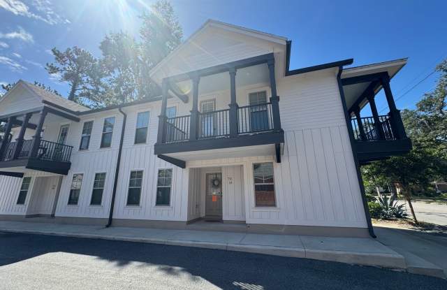 Student Living Near UF - 3 Bed / 3 Bath Home with Balcony photos photos