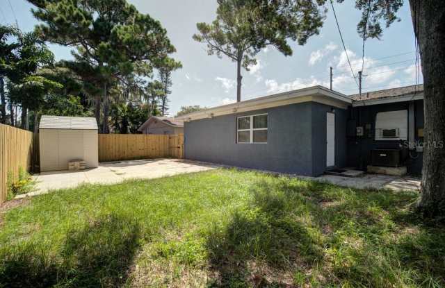 1727 SHORE ACRES BOULEVARD NE Gallery 4