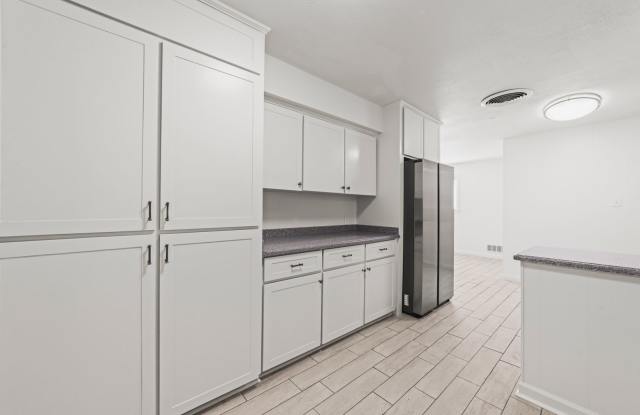 Spacious 3BR/2BA Near the Park! Gallery 4