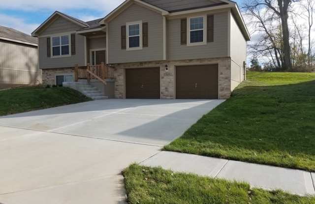 1305 Northwest High View Drive Gallery 3