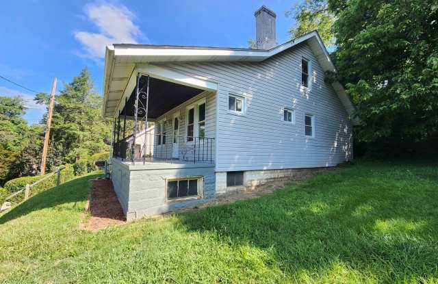 4 BR home with first-floor living, new roof, and a private-feeling backyard in Lincoln Place Gallery 4