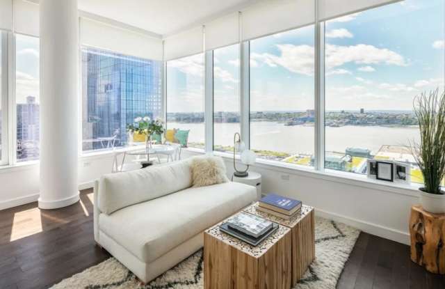 511 West 36th St. photos photos