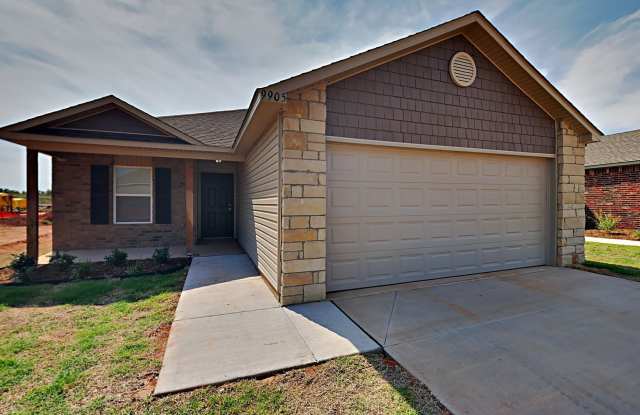 A Very Luxurious 4 Bedroom 2 Bath Home in Yukon Schools Gallery 3