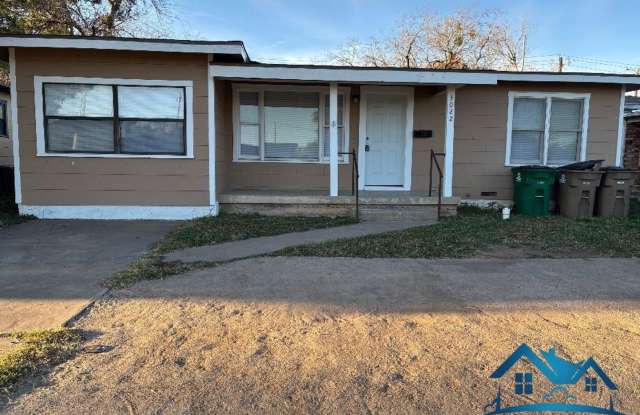 For Rent - 4 Bed/ 2 Bath - 3022 W Beauregard - 3022 West Beauregard Avenue, San Angelo, TX 76901